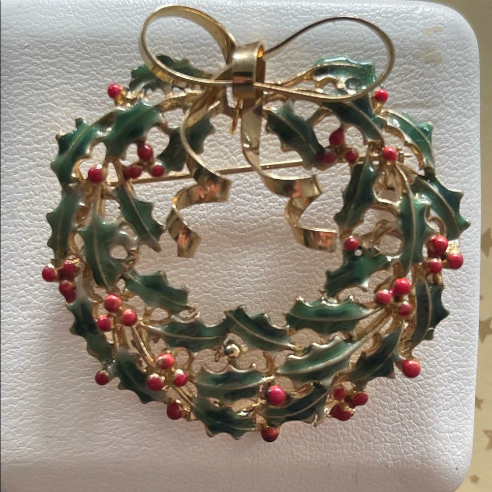 VTG signed Weiss holiday wreath brooch/pendant
